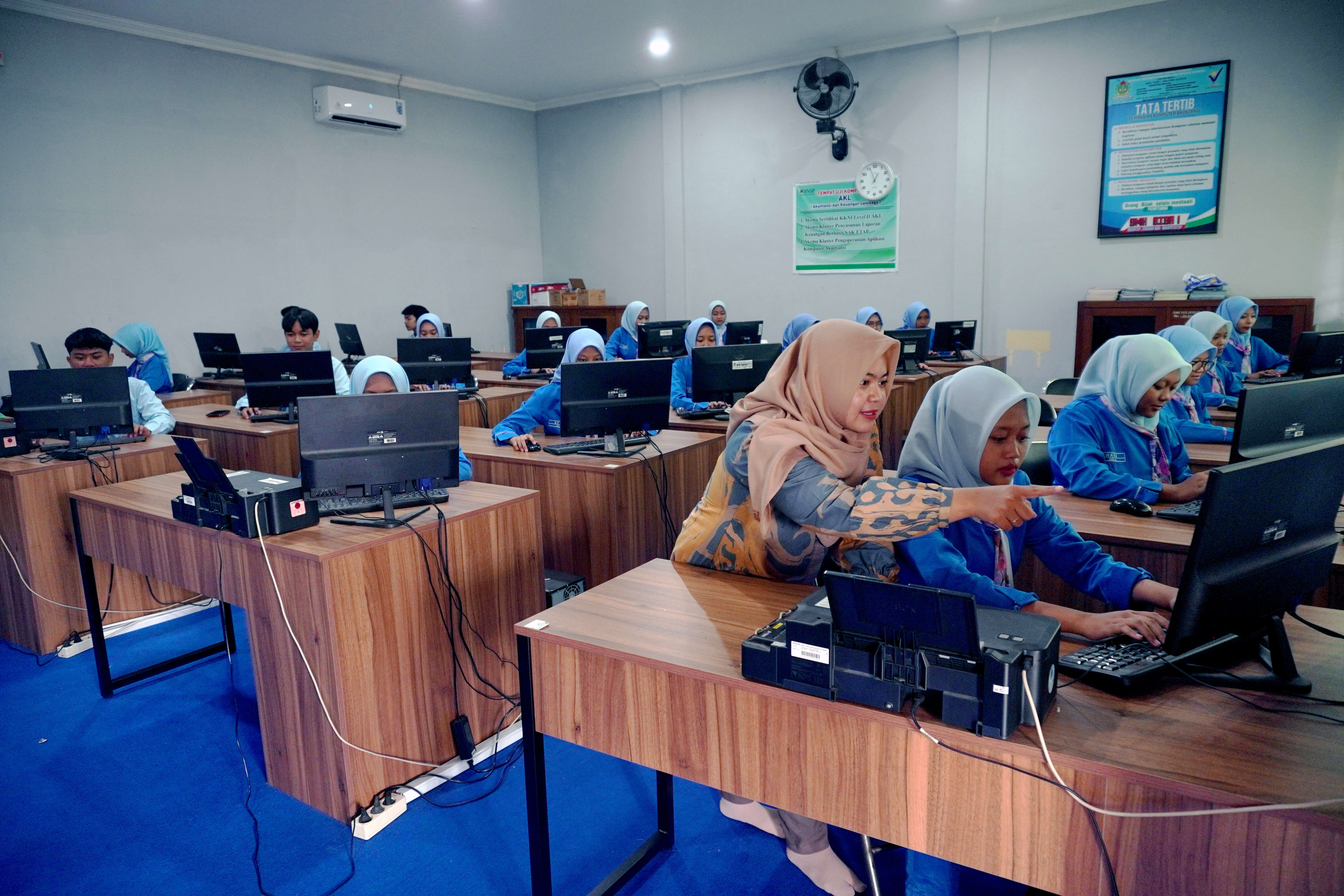 Akuntansi dan Keuangan Lembaga